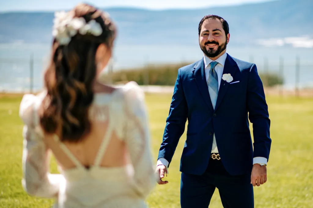 groom's first look